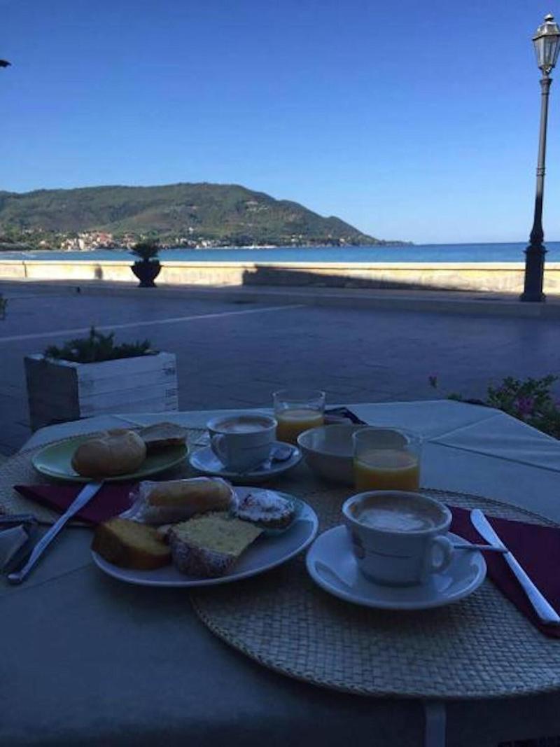 Bed and Breakfast Residenza D'Epoca 1861 Санта-Марія-ді-Кастеллабате Екстер'єр фото